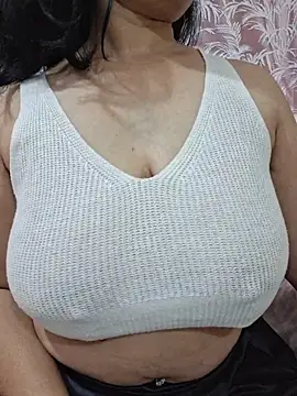 Snapshot of Jassi_Does chatting on 04/03/26, 05:22 Jassi Does online show from 04/03/26, 05:22