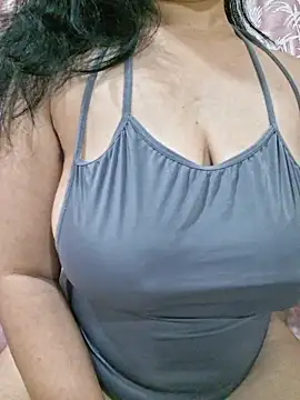 Snapshot of Jassi_Does chatting on 04/11/26, 05:06 Jassi Does online show from 04/11/26, 05:06