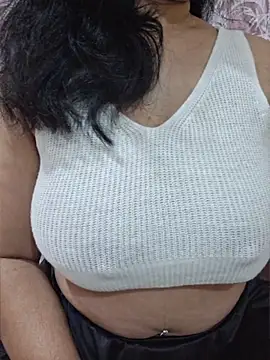 Snapshot of Jassi_Does chatting on 04/21/26, 08:12 Jassi Does online show from 04/21/26, 08:12