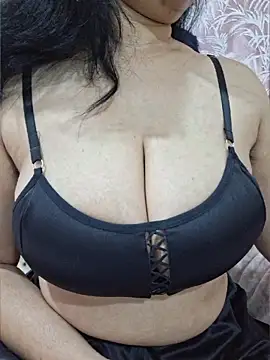 Snapshot of Jassi_Does chatting on 05/12/26, 09:45 Jassi Does online show from 05/12/26, 09:45