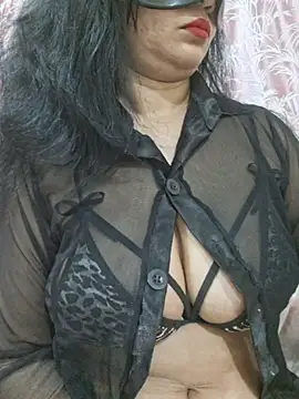 Snapshot of Jassi_Does chatting on 05/17/26, 09:22 Jassi Does online show from 05/17/26, 09:22