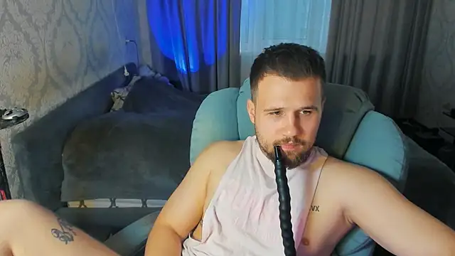 Snapshot of Vladik_b chatting on 06/12/26, 06:07 Vladik b online show from 06/12/26, 06:07