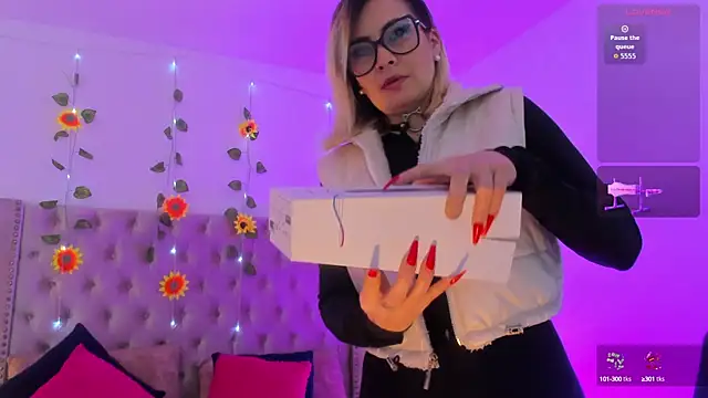 CandieGilson   online show from 10/08/25, 11:41