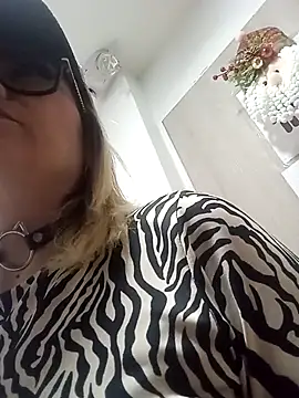 CandieGilson   online show from 11/22/25, 12:15