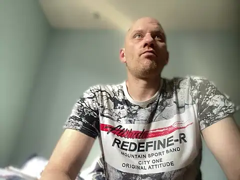 Snapshot of Krzysiekg123 chatting on 02/19/25, 09:17 Krzysiekg123 online show from 02/19/25, 09:17