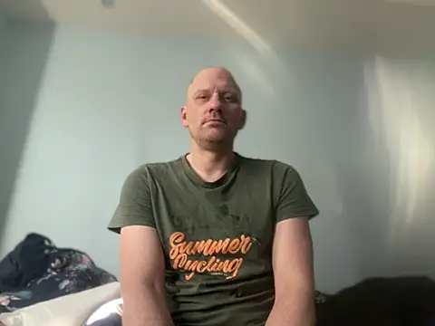 Snapshot of Krzysiekg123 chatting on 02/20/25, 10:05 Krzysiekg123 online show from 02/20/25, 10:05