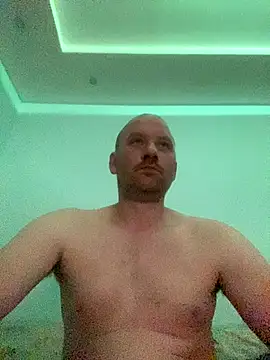 Krzysiekg123 online show from 12/17/25, 07:42