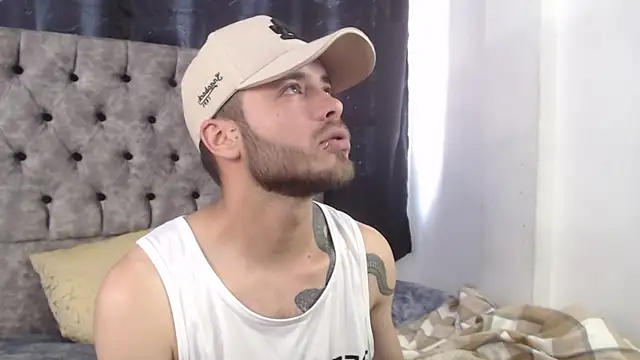 Snapshot of aczino_vel chatting on 02/12/25, 09:54 aczino vel online show from 02/12/25, 09:54