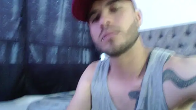 Snapshot of aczino_vel chatting on 02/15/25, 09:37 aczino vel online show from 02/15/25, 09:37