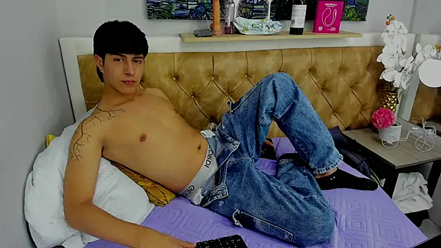 Estiv18  online show from 09/21/25, 02:13