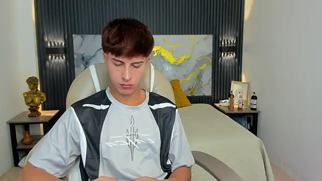 Estiv18  online show from 11/29/25, 02:58