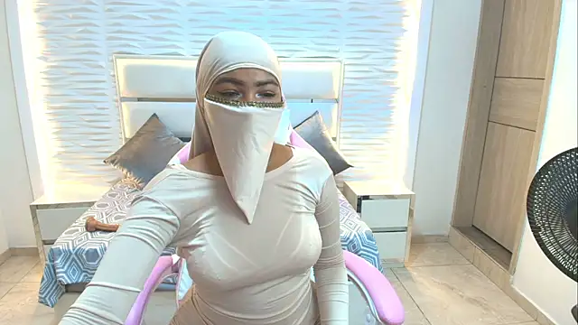 Zafira kazenn online show from 02/13/25, 02:12