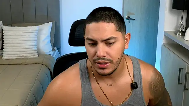 Snapshot of owen-pierces chatting on 06/08/26, 01:50 owen-pierces online show from 06/08/26, 01:50