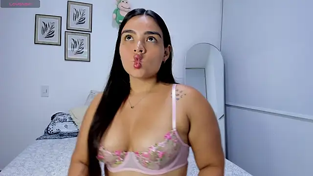 Snapshot of sarita_bigbooty_ chatting on 06/17/26, 12:13 sarita bigbooty online show from 06/17/26, 12:13