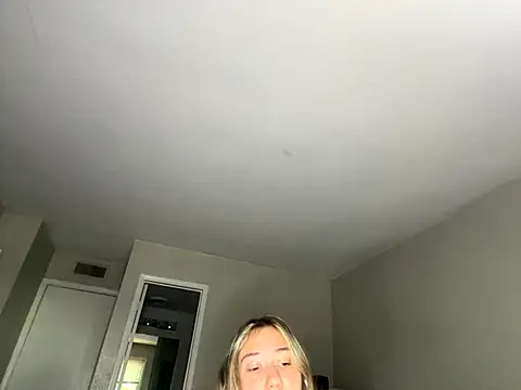 Snapshot of angelicasn0w chatting on 09/11/25, 04:07 angelicasn0w online show from 09/11/25, 04:07