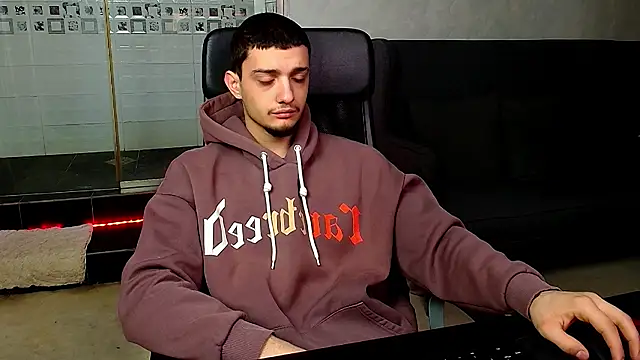 OscarGriffin online show from 02/25/25, 06:03