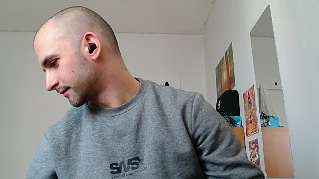 Snapshot of OskarBreno chatting on 05/14/26, 10:55 OskarBreno online show from 05/14/26, 10:55