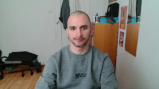 Snapshot of OskarBreno chatting on 05/15/26, 07:04 OskarBreno online show from 05/15/26, 07:04