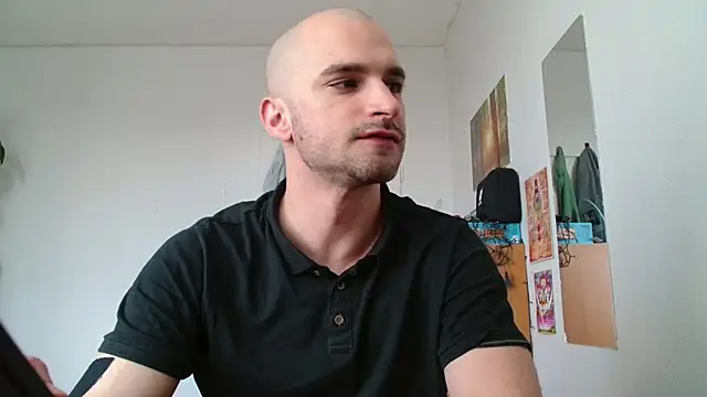 Snapshot of OskarBreno chatting on 05/20/26, 12:00 OskarBreno online show from 05/20/26, 12:00