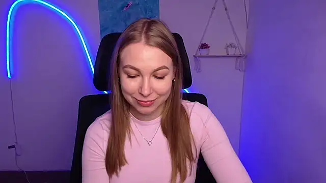 Snapshot of Dana_flowers chatting on 11/08/25, 06:35 Dana flowers online show from 11/08/25, 06:35