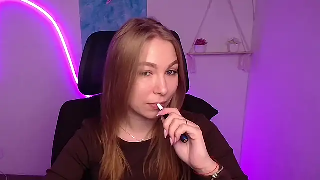 Snapshot of Dana_flowers chatting on 11/11/25, 12:38 Dana flowers online show from 11/11/25, 12:38