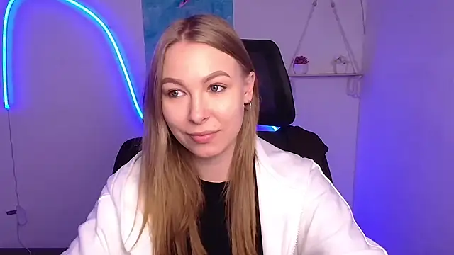 Snapshot of Dana_flowers chatting on 11/12/25, 06:36 Dana flowers online show from 11/12/25, 06:36