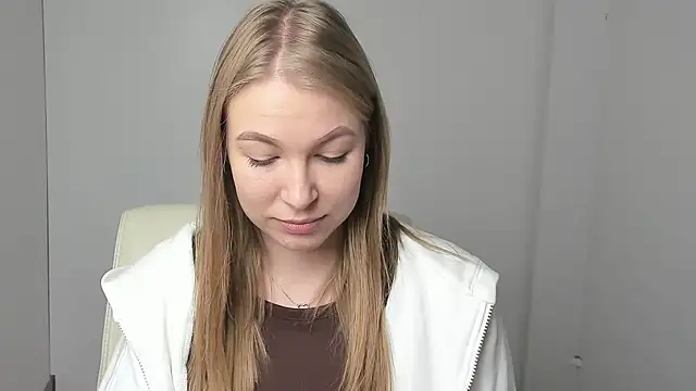 Snapshot of Dana_flowers chatting on 11/18/25, 06:51 Dana flowers online show from 11/18/25, 06:51