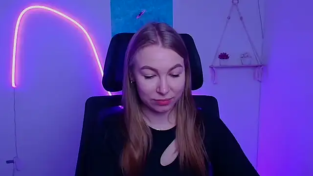 Snapshot of Dana_flowers chatting on 12/05/25, 06:33 Dana flowers online show from 12/05/25, 06:33