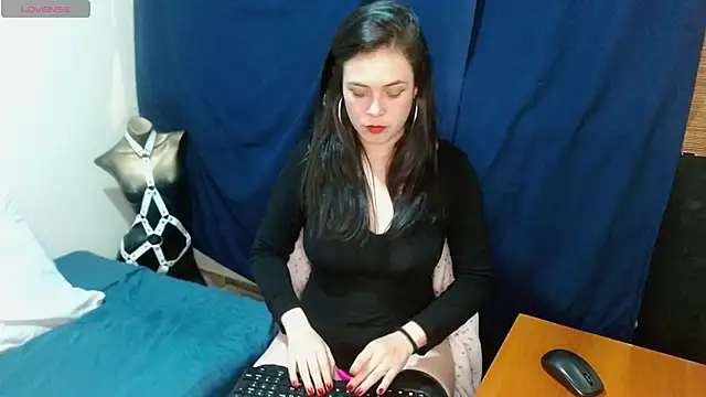 SamanthaGreen- online show from 03/11/25, 03:37