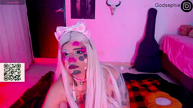persephonee  online show from 03/07/25, 12:04
