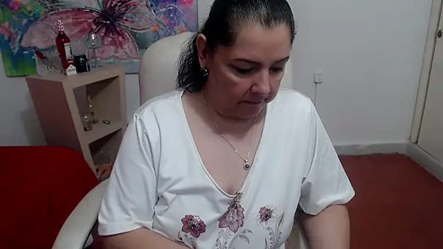 Snapshot of leonela_69 chatting on 09/29/25, 03:33 leonela 69 online show from 09/29/25, 03:33