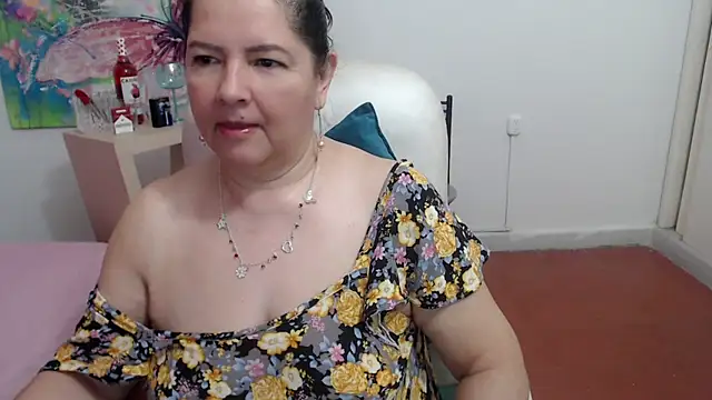 Snapshot of leonela_69 chatting on 10/15/25, 04:45 leonela 69 online show from 10/15/25, 04:45