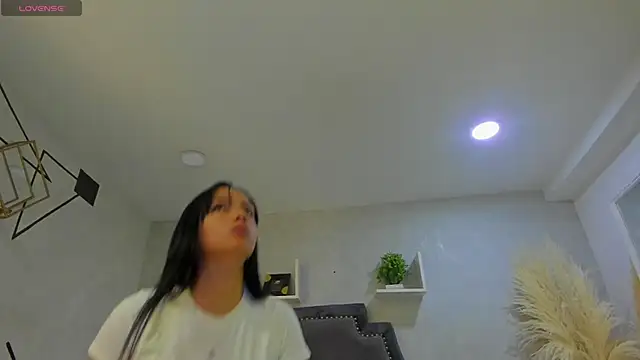 Snapshot of EmiliaRose_ chatting on 12/20/25, 08:49 EmiliaRose online show from 12/20/25, 08:49