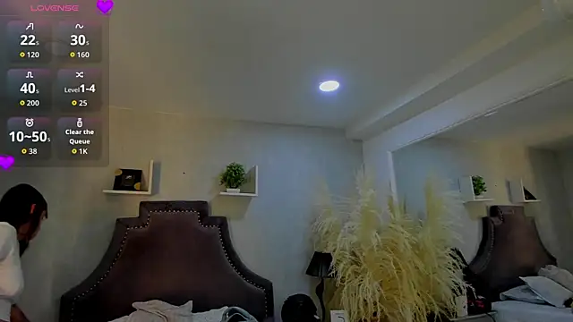 Snapshot of EmiliaRose_ chatting on 12/21/25, 09:11 EmiliaRose online show from 12/21/25, 09:11