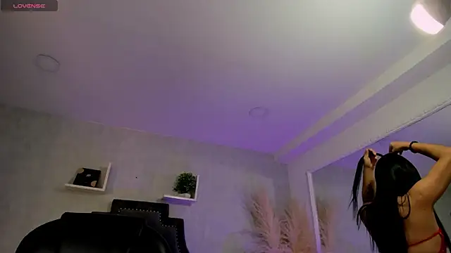 Snapshot of EmiliaRose_ chatting on 01/17/26, 08:56 EmiliaRose online show from 01/17/26, 08:56