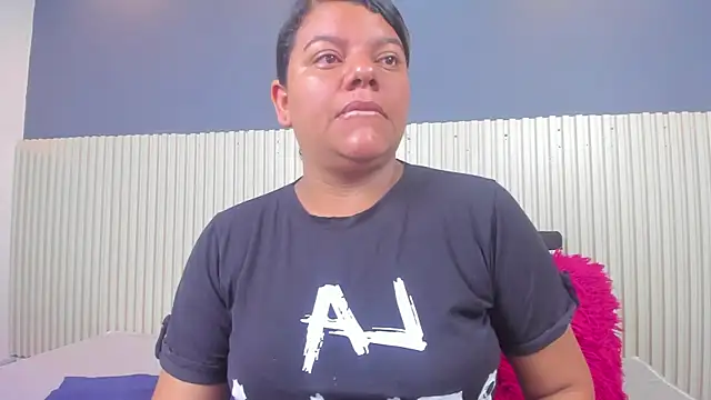 Aida-nicolle online show from 09/12/25, 09:31