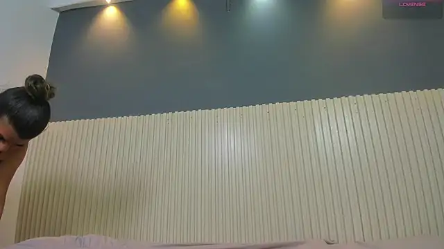 Aida-nicolle online show from 10/02/25, 10:11