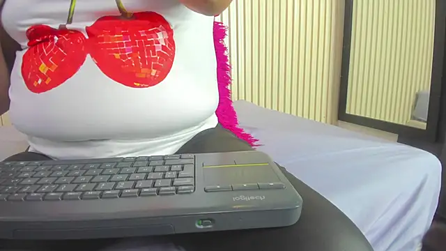 Aida-nicolle online show from 11/15/25, 09:50