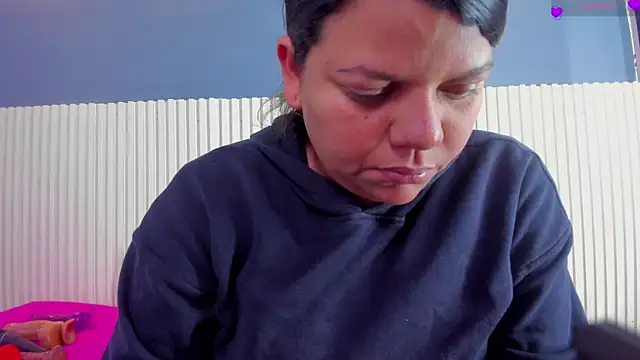 Aida-nicolle online show from 11/29/25, 09:56