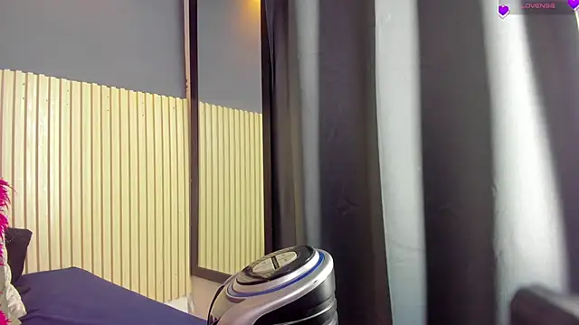 Aida-nicolle online show from 11/30/25, 11:36