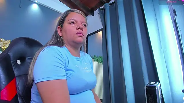 Aida-nicolle online show from 12/17/25, 11:16