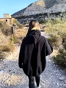 Mona Plus online show from 10/03/25, 07:05