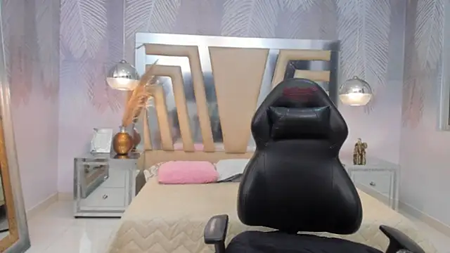 Snapshot of Layla_palmer chatting on 02/15/25, 02:26 Layla palmer online show from 02/15/25, 02:26