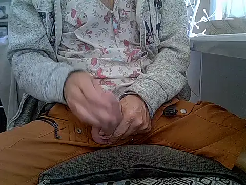 Snapshot of createur34 chatting on 09/23/25, 11:57 createur34 online show from 09/23/25, 11:57