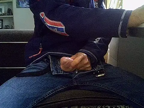 Snapshot of createur34 chatting on 09/26/25, 02:10 createur34 online show from 09/26/25, 02:10