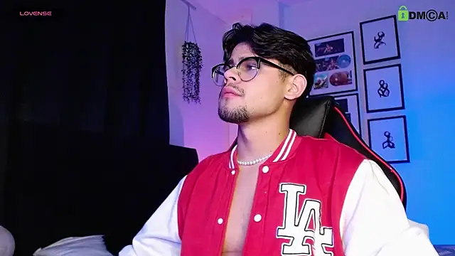 isaac-saenz online show from 12/13/25, 10:48