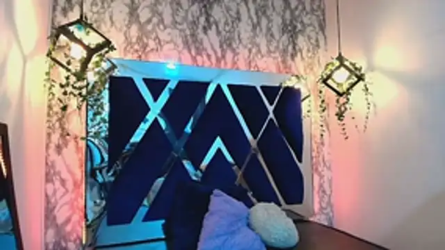 charlotte bluee online show from 11/10/25, 06:51