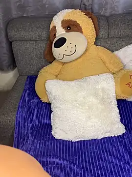 Snapshot of ZafiroKlein chatting on 11/18/25, 08:46 ZafiroKlein online show from 11/18/25, 08:46