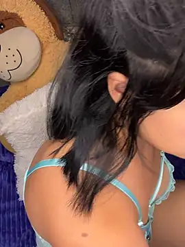 Snapshot of ZafiroKlein chatting on 11/25/25, 08:42 ZafiroKlein online show from 11/25/25, 08:42