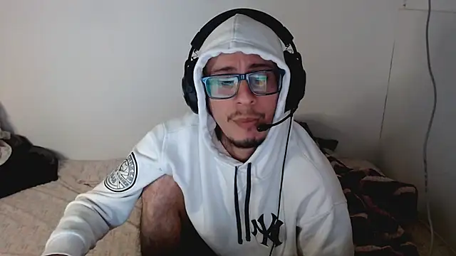 Snapshot of cholitohermoso chatting on 09/23/25, 02:20 cholitohermoso online show from 09/23/25, 02:20